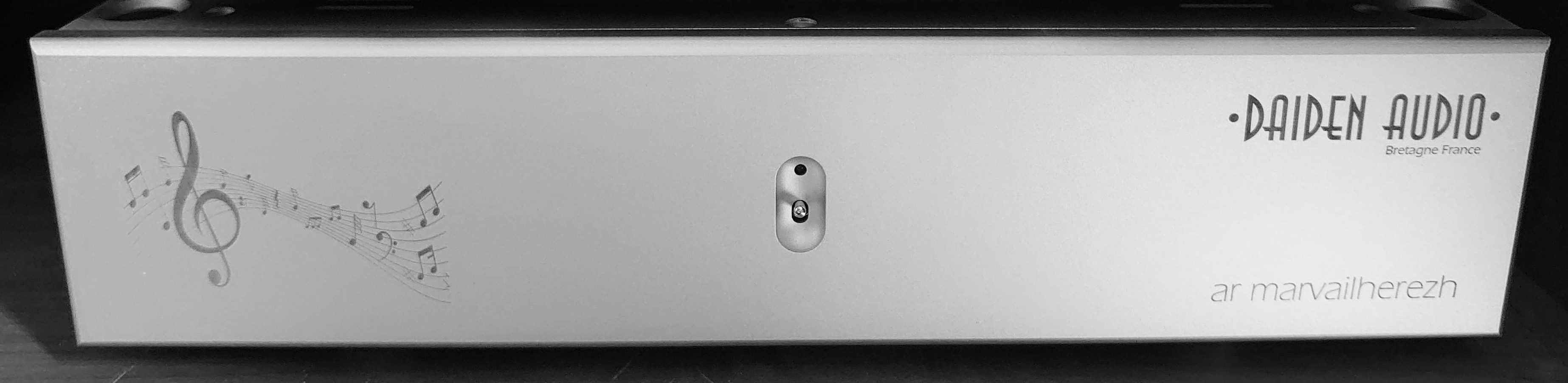 Façade d'amplificateur Daiden Audio Ar Marvailherezh